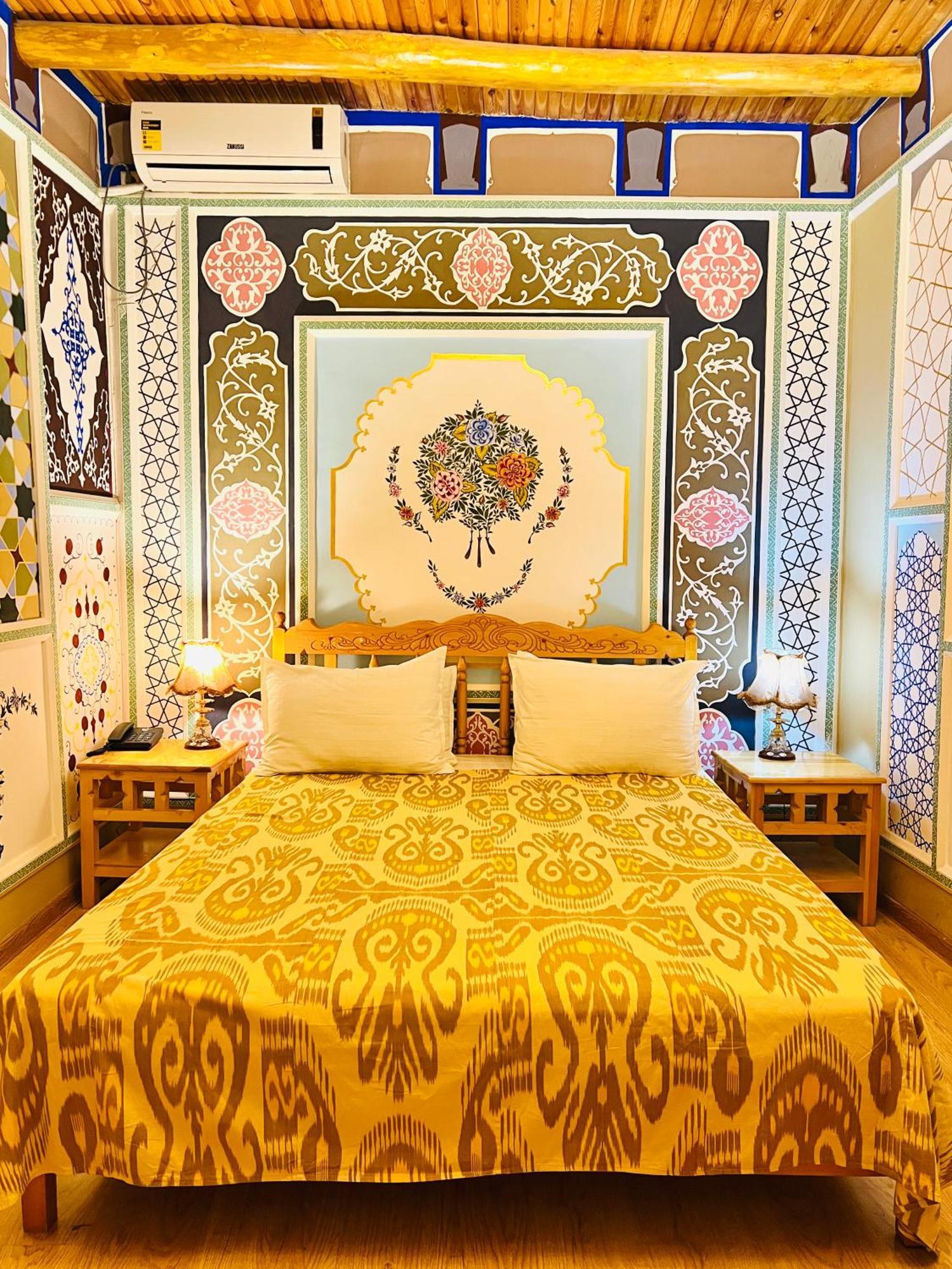Komil Bukhara Boutique Hotel Exterior photo