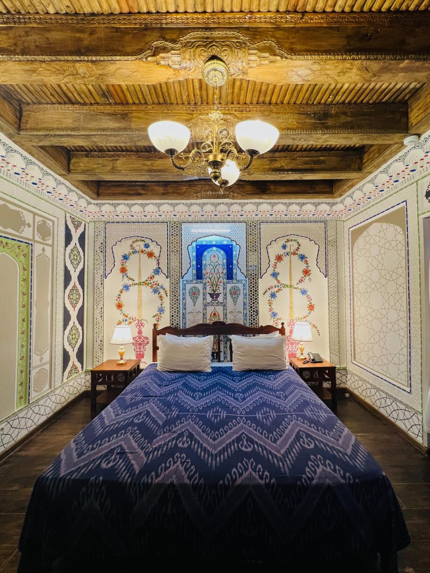 Komil Bukhara Boutique Hotel Exterior photo